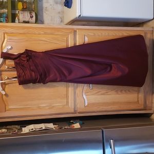 Like new stunning prom/wedding/ bridal gown. Fabulous details front &back